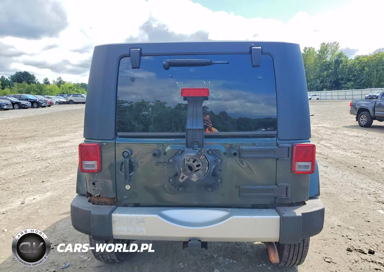 2010 Jeep Wrangler Unlimited Sahara VIN:1J4BA5H14AL163258 - 6