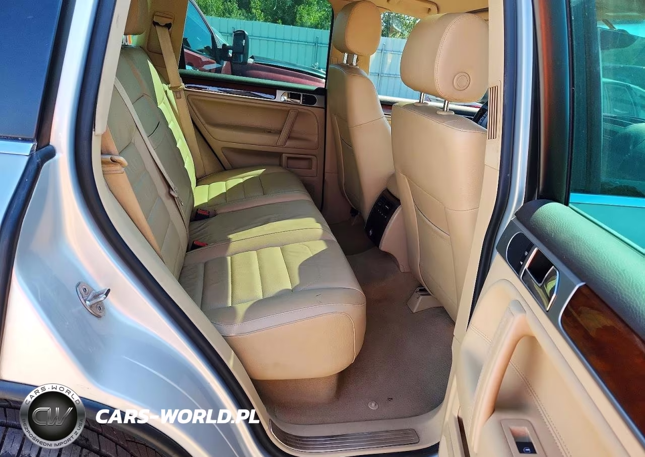 2010 Volkswagen Touareg V6 VIN:WVGBF7A96AD003939 - 11