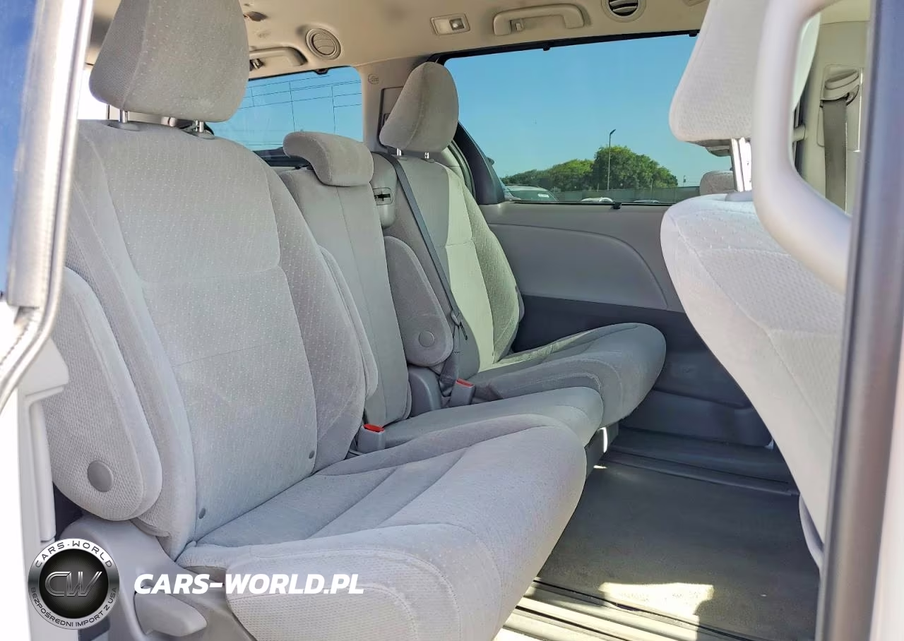 2018 Toyota Sienna Le VIN:5TDKZ3DC4JS933810 - 11