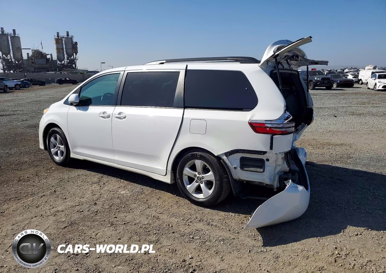 2018 Toyota Sienna Le VIN:5TDKZ3DC4JS933810 - 2