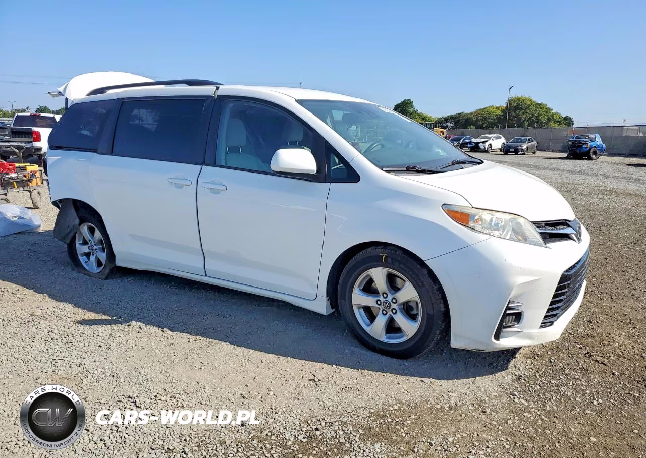 2018 Toyota Sienna Le VIN:5TDKZ3DC4JS933810 - 4