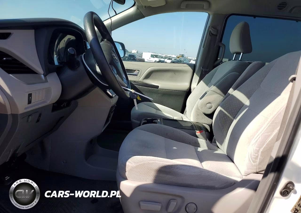 2018 Toyota Sienna Le VIN:5TDKZ3DC4JS933810 - 7