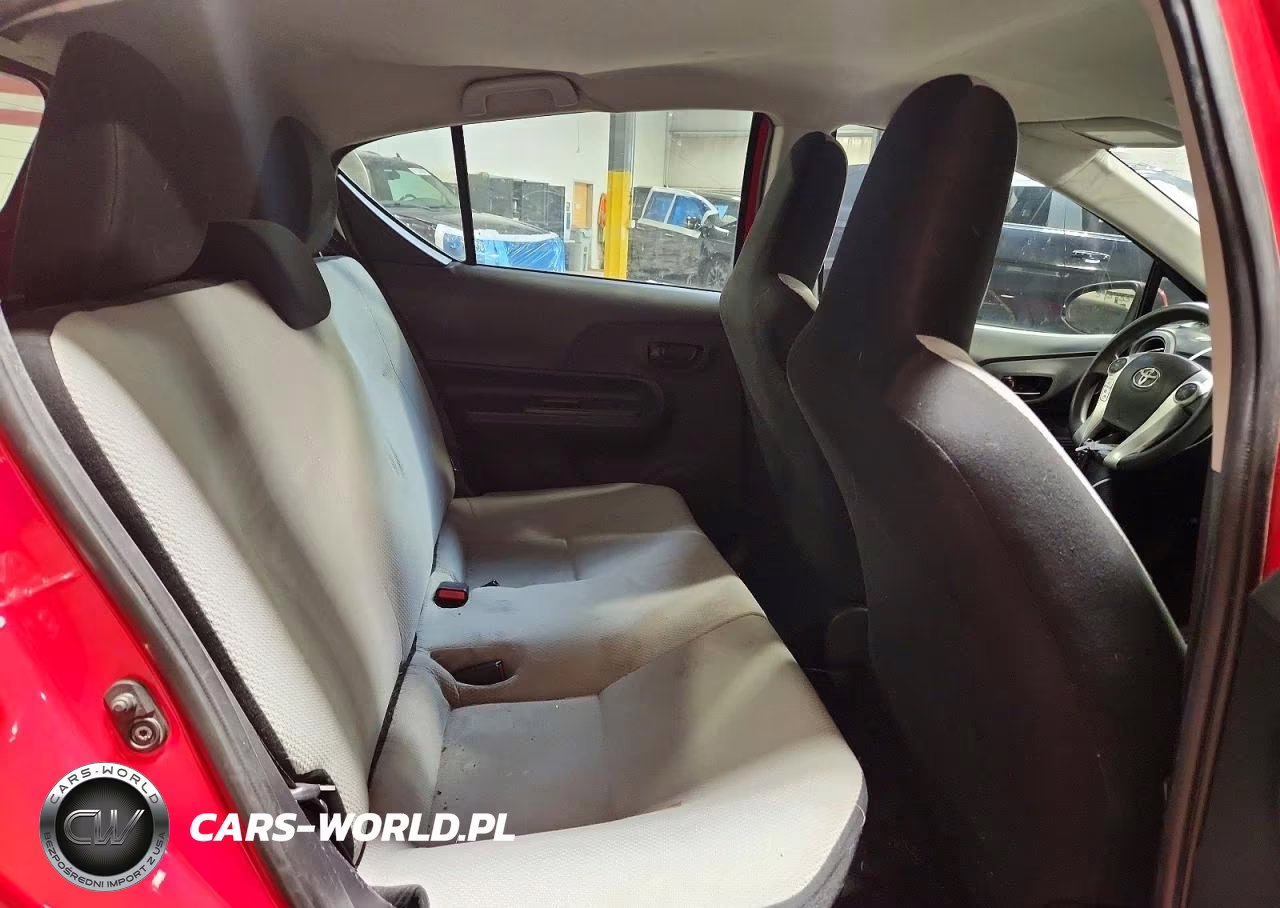 2017 Toyota Prius C One VIN:JTDKDTB35H1591714 - 10
