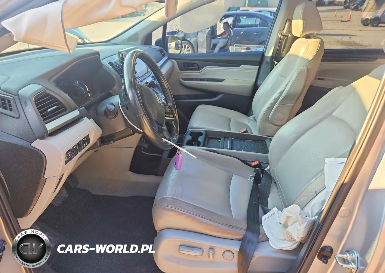 2018 Honda Odyssey Touring VIN:5FNRL6H85JB001790 - 7