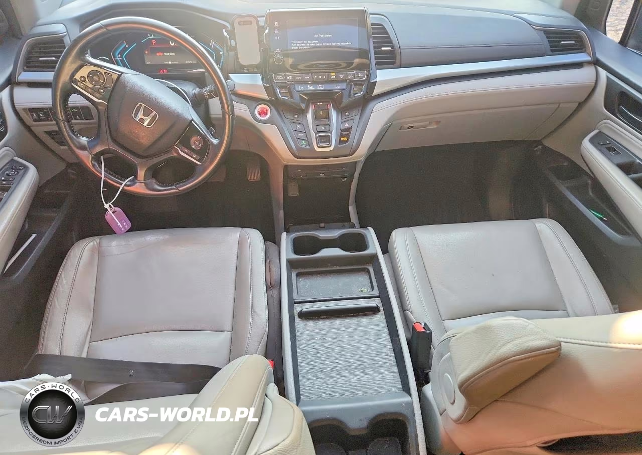2018 Honda Odyssey Touring VIN:5FNRL6H85JB001790 - 8