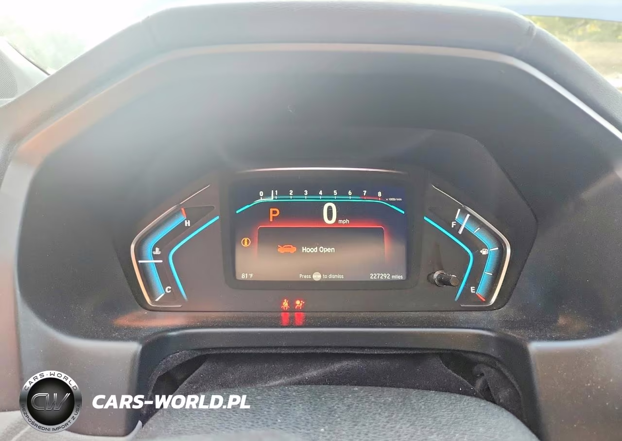 2018 Honda Odyssey Touring VIN:5FNRL6H85JB001790 - 9