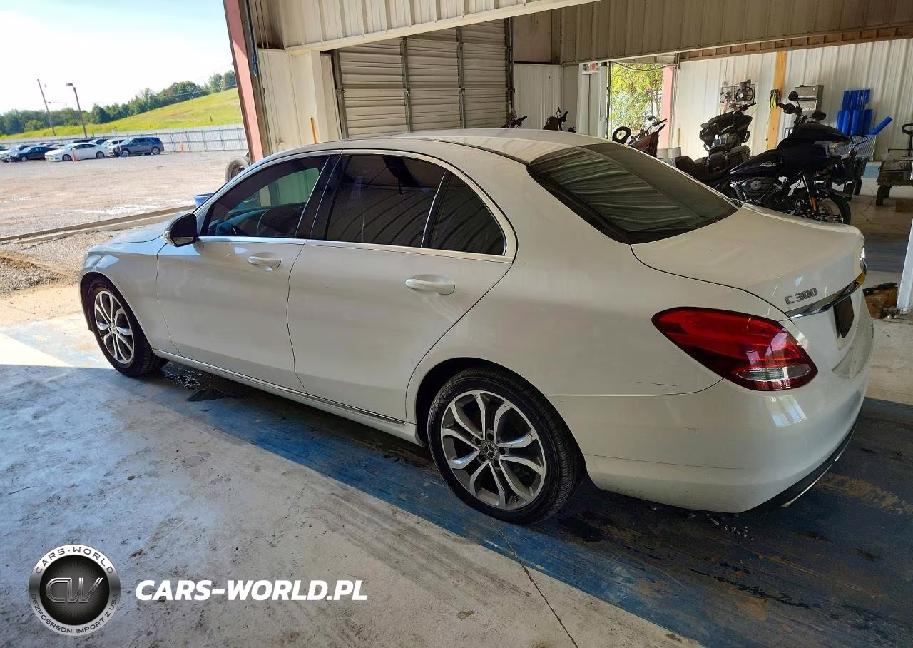 2018 Mercedes-Benz C 300 VIN:55SWF4JB6JU245340 - 2