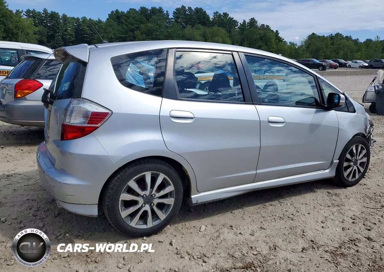 2012 Honda Fit Sport VIN:JHMGE8H59CC038567 - 3