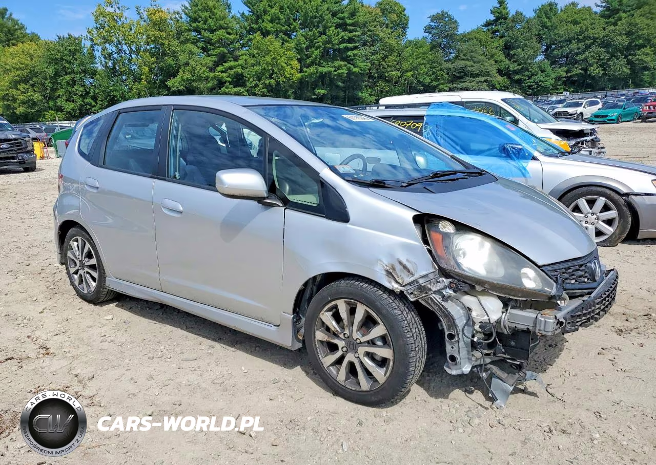 2012 Honda Fit Sport VIN:JHMGE8H59CC038567 - 4