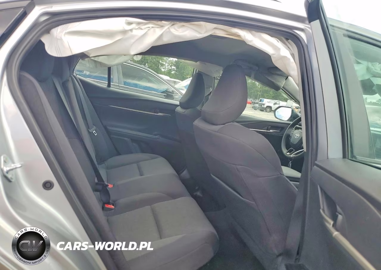 2025 Toyota Camry Le VIN:4T1DAACK2SU165721 - 10