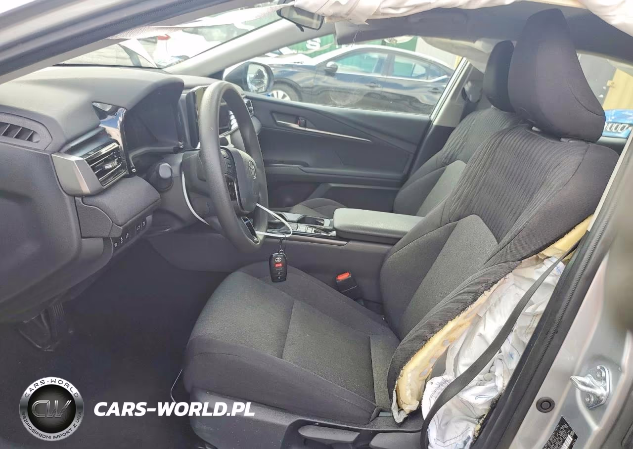 2025 Toyota Camry Le VIN:4T1DAACK2SU165721 - 7