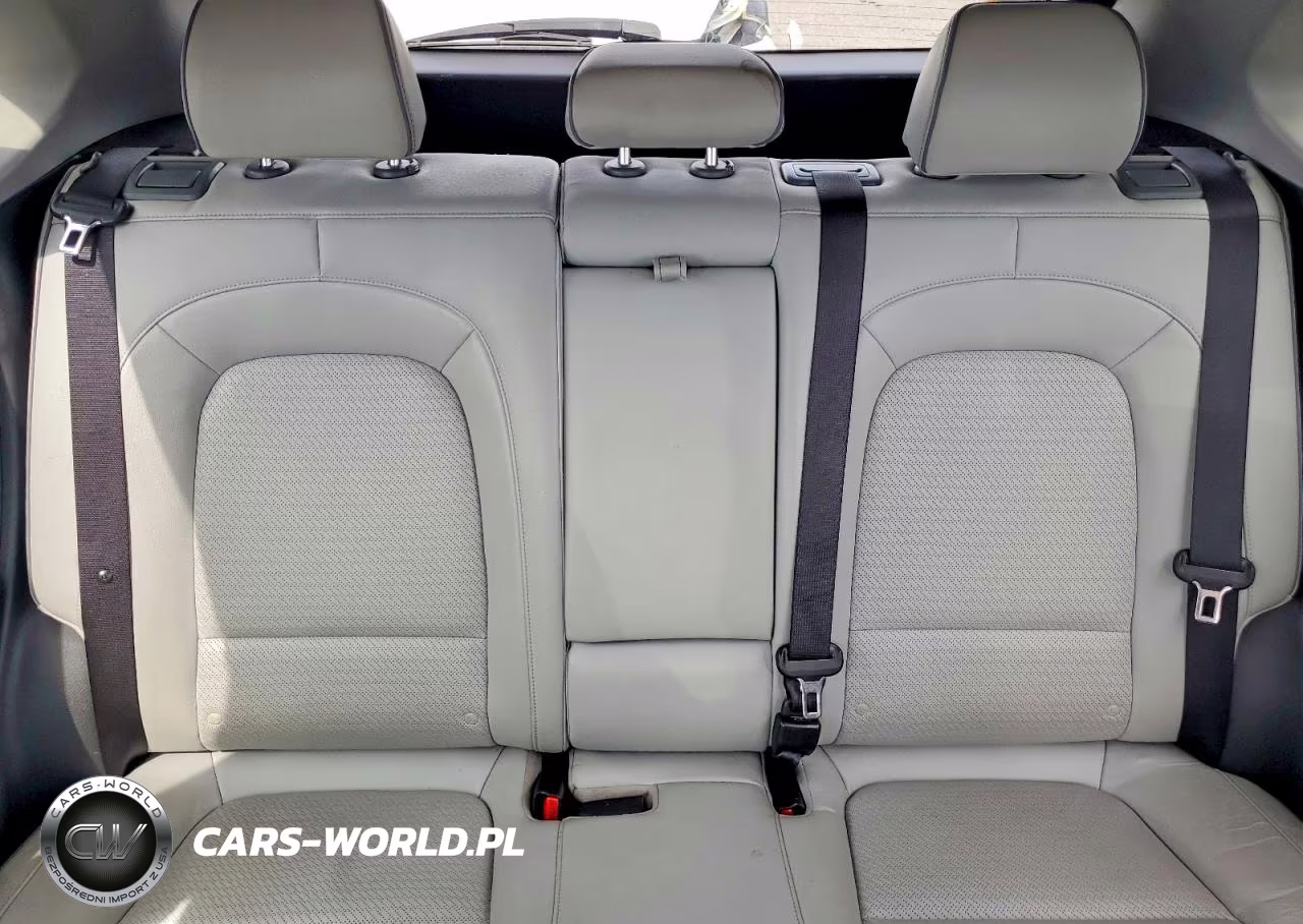 2021 Hyundai Kona Ultimate VIN:KM8K53AGXMU126271 - 10