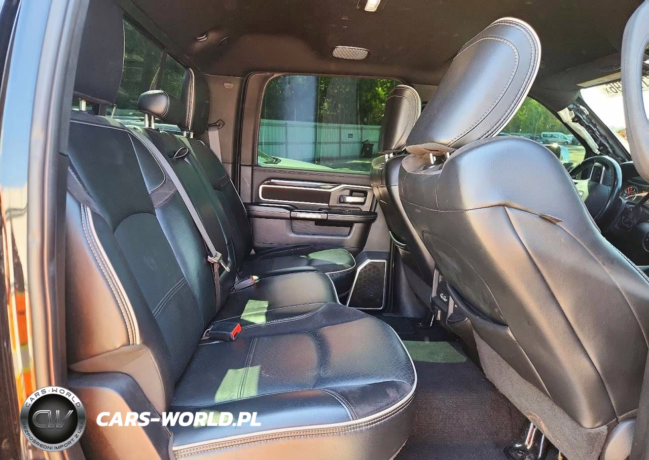 2019 Ram 2500 Laramie VIN:3C6UR5FL8KG608053 - 10