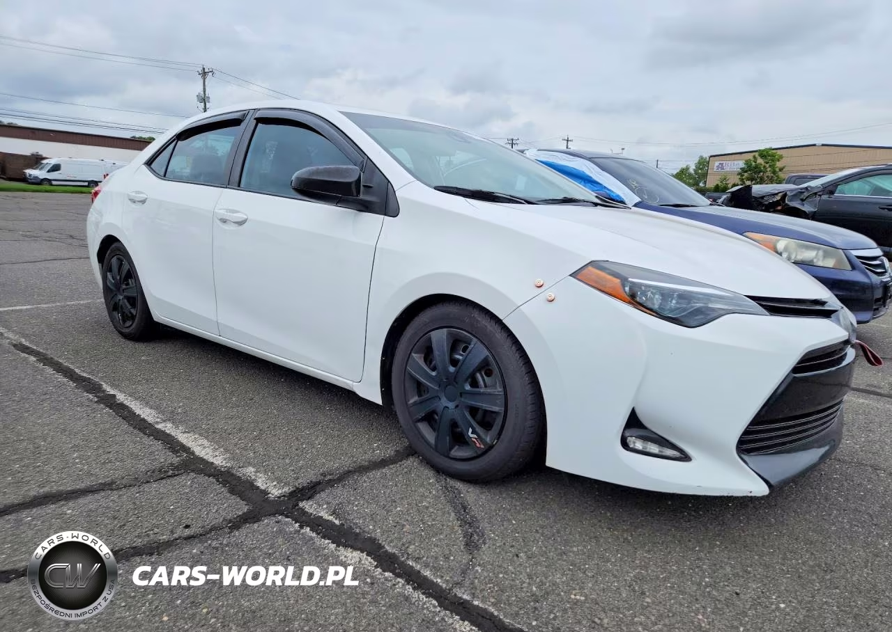 2018 Toyota Corolla Le VIN:5YFBURHE1JP803067 - 4