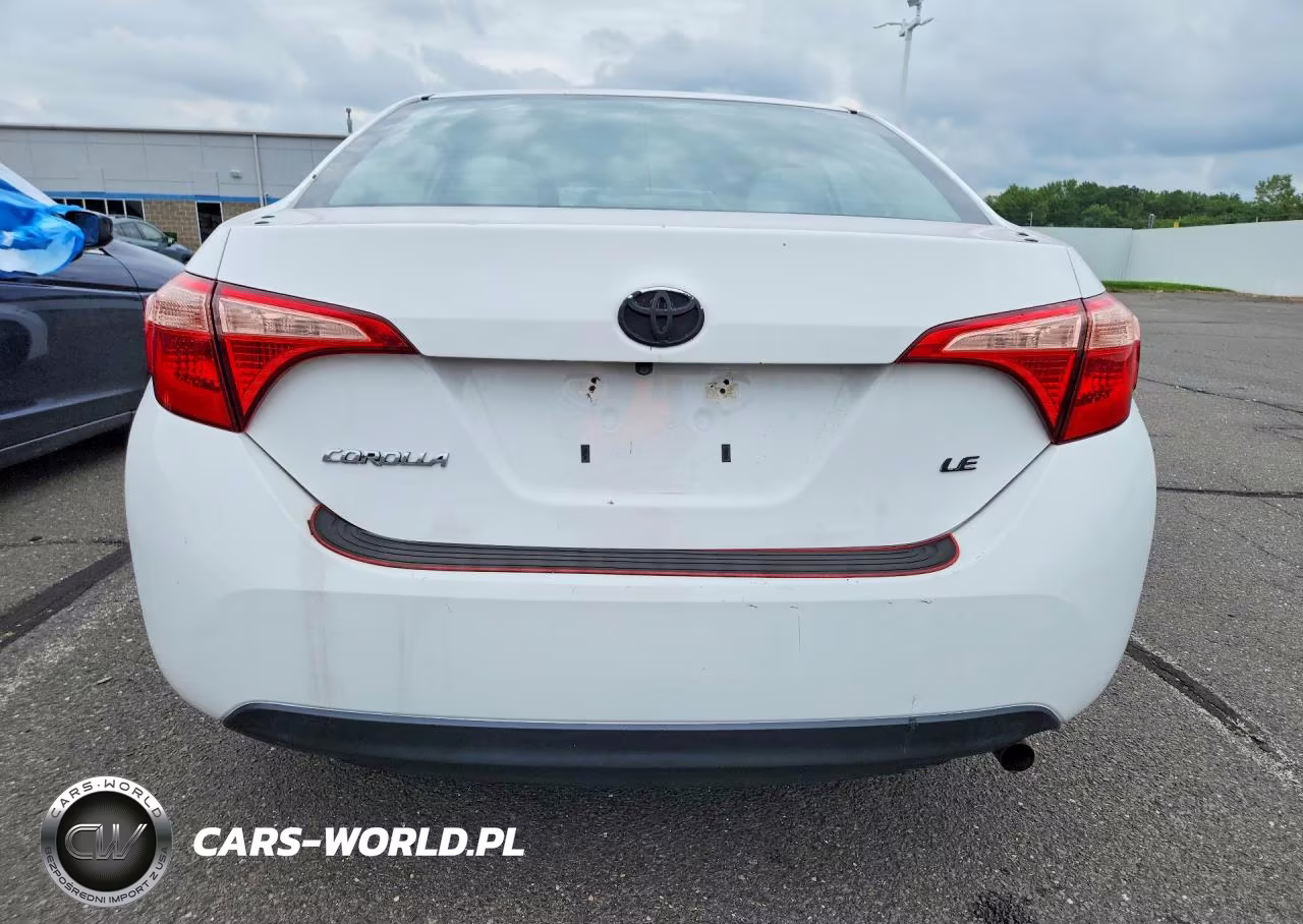 2018 Toyota Corolla Le VIN:5YFBURHE1JP803067 - 6