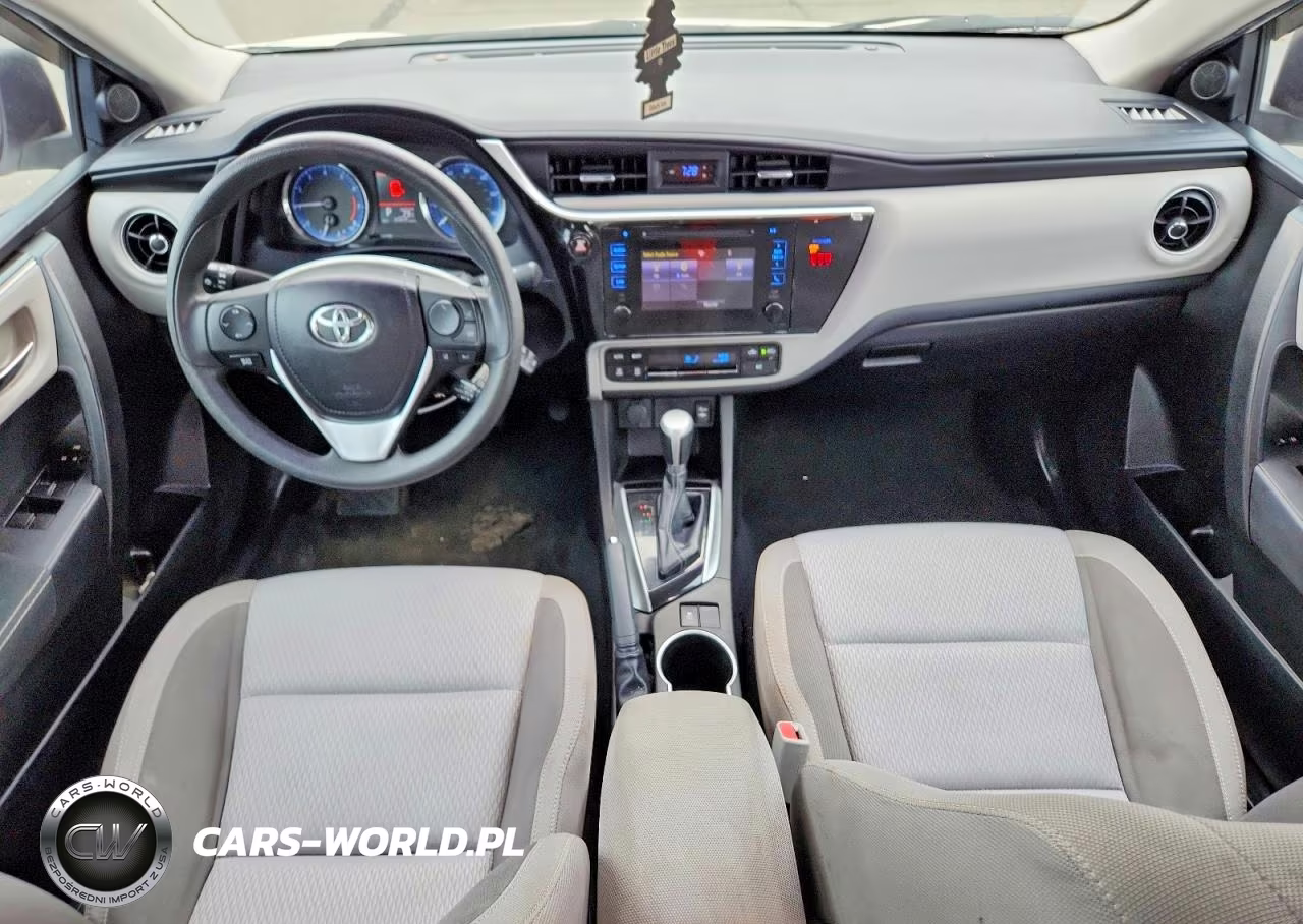 2018 Toyota Corolla Le VIN:5YFBURHE1JP803067 - 8