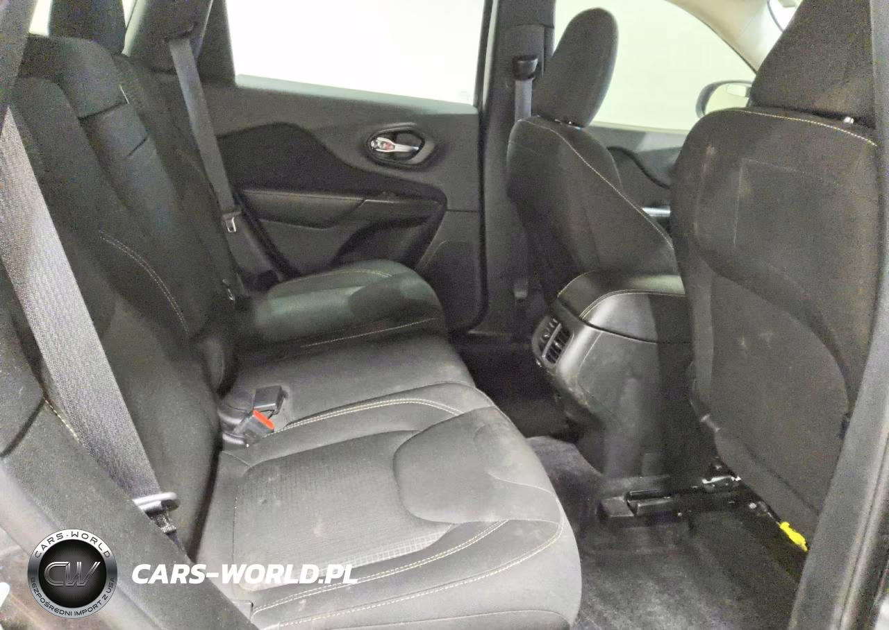 2017 Jeep Cherokee Latitude VIN:1C4PJMCS9HW511022 - 11