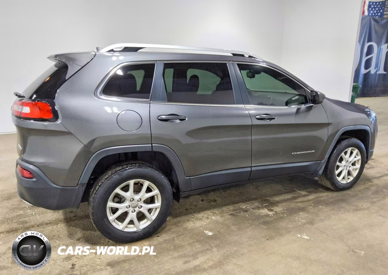 2017 Jeep Cherokee Latitude VIN:1C4PJMCS9HW511022 - 3