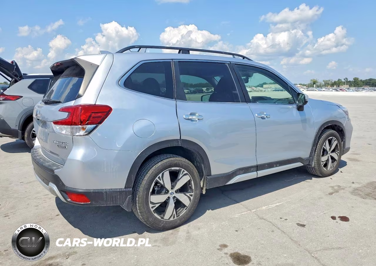 2019 Subaru Forester Touring VIN:JF2SKAWC3KH505966 - 3