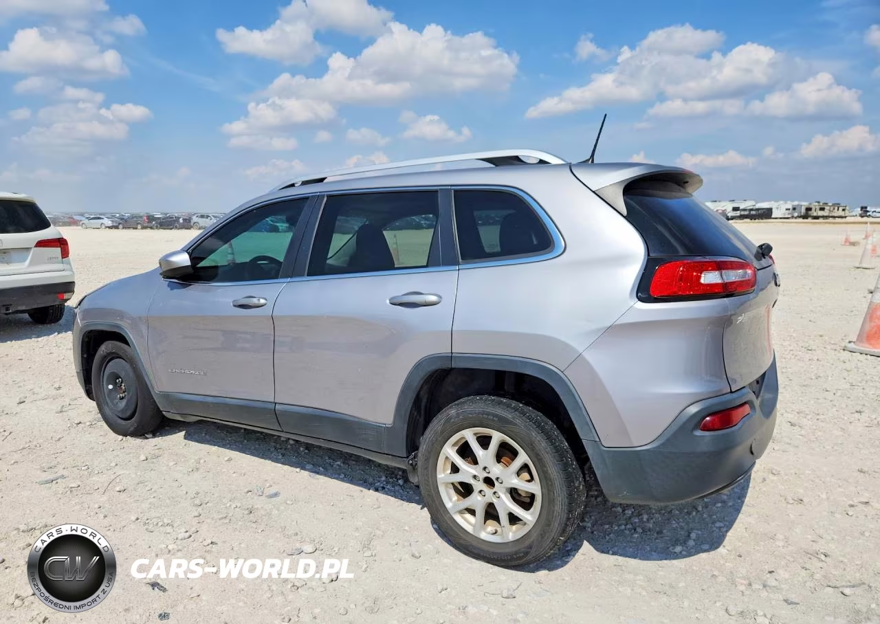2018 Jeep Cherokee Latitude VIN:1C4PJLCB8JD566315 - 2