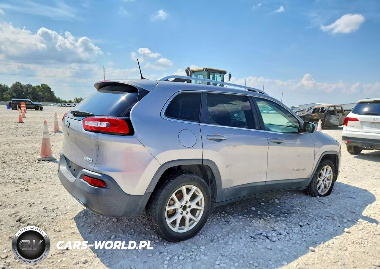 2018 Jeep Cherokee Latitude VIN:1C4PJLCB8JD566315 - 3