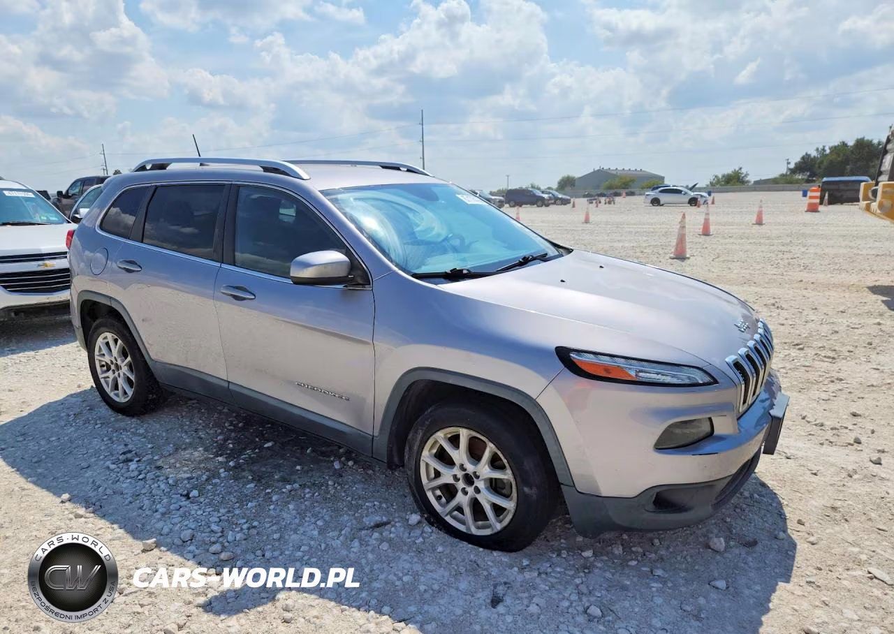 2018 Jeep Cherokee Latitude VIN:1C4PJLCB8JD566315 - 4