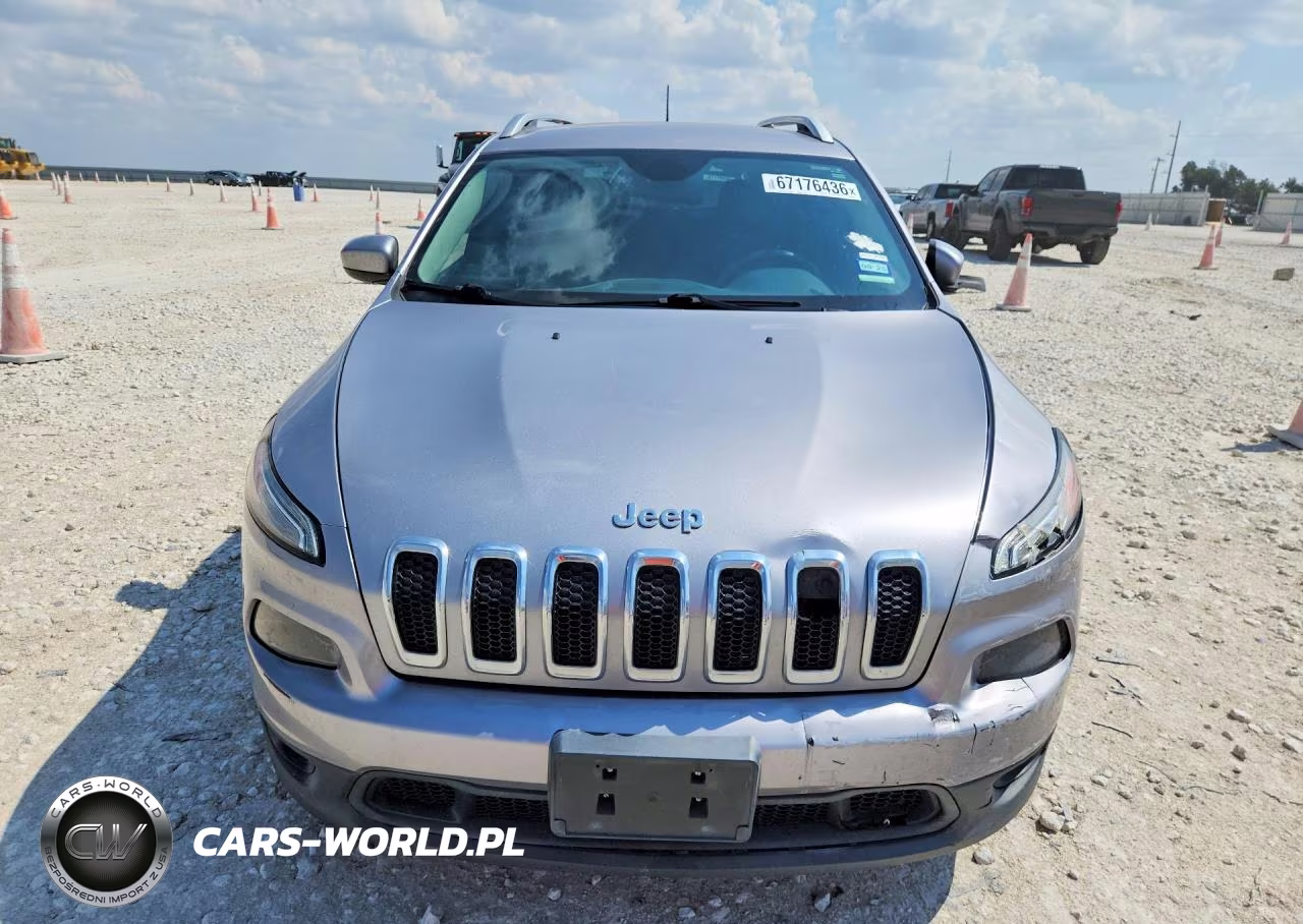 2018 Jeep Cherokee Latitude VIN:1C4PJLCB8JD566315 - 5