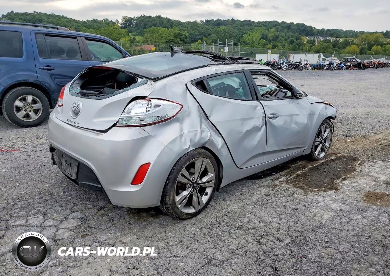 2017 Hyundai Veloster Value Edition VIN:KMHTC6AD8HU324242 - 3