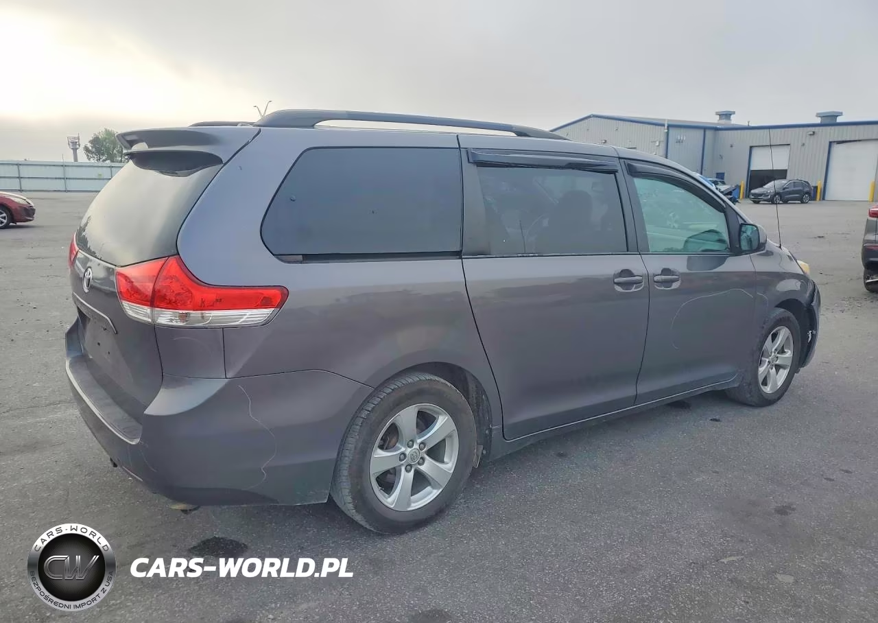 2013 Toyota Sienna Le VIN:5TDKK3DC6DS360238 - 3