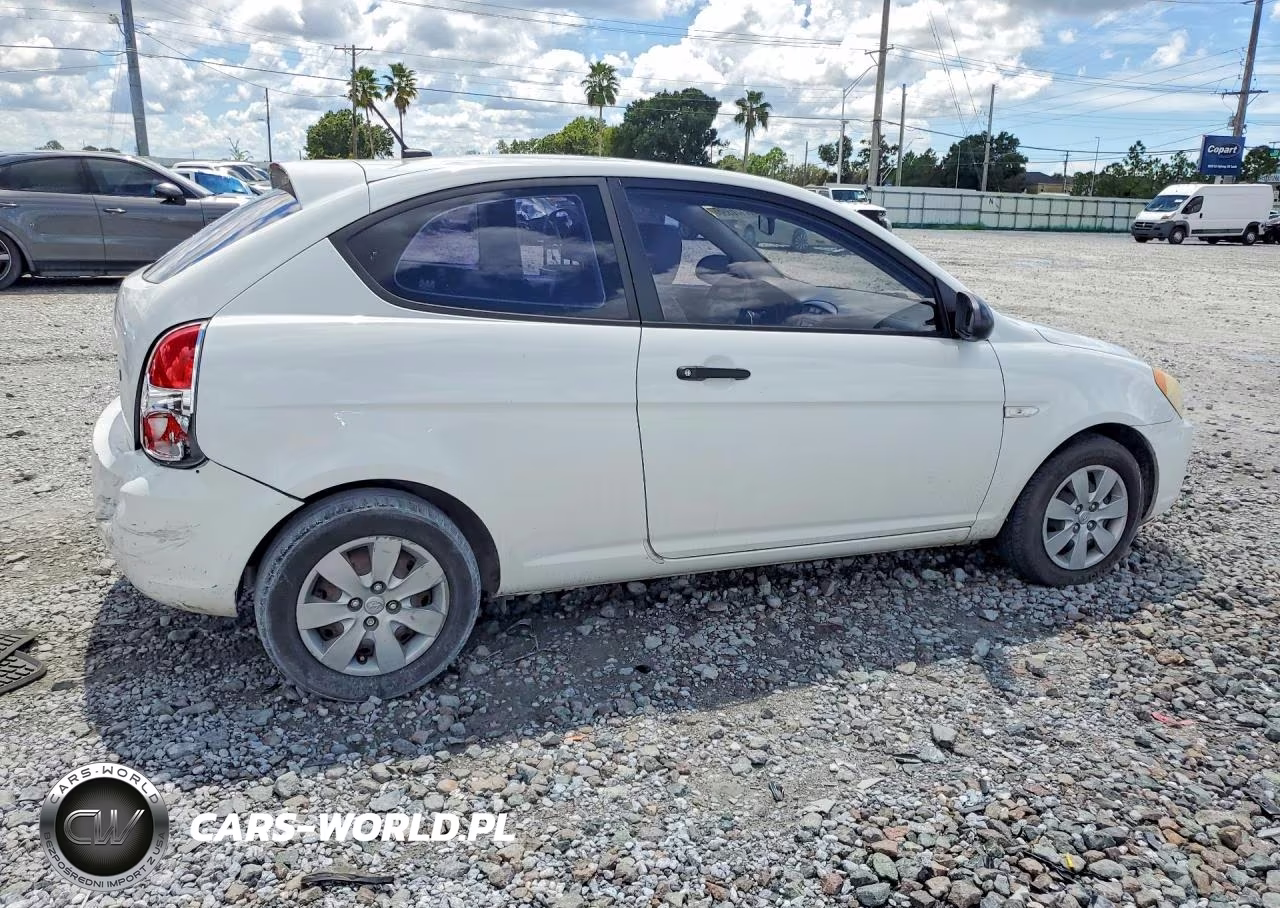 2008 Hyundai Accent Gs VIN:KMHCM36C68U083325 - 3