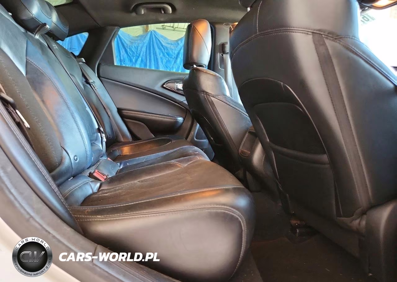 2015 Chrysler 200 S VIN:1C3CCCBB7FN594901 - 10