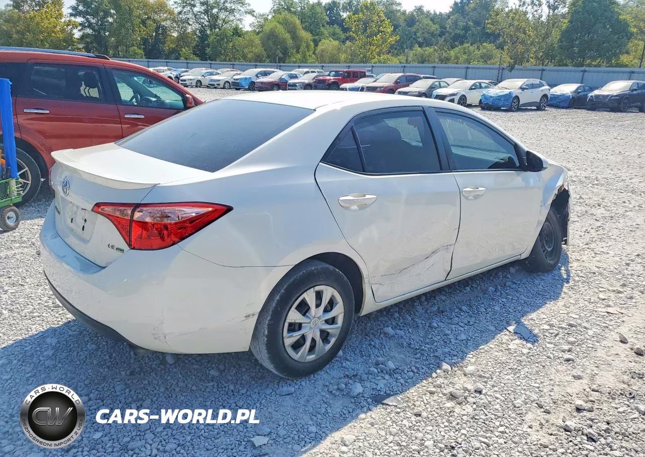 2018 Toyota Corolla Le Eco VIN:5YFBPRHE3JP830438 - 3