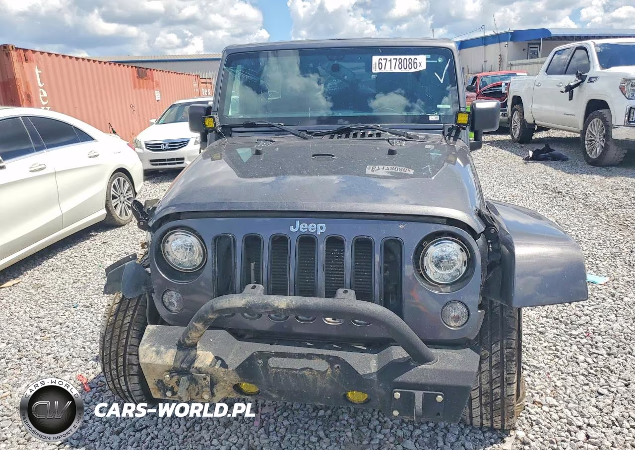 2017 Jeep Wrangler Unlimited Sahara VIN:1C4BJWEG0HL700304 - 5