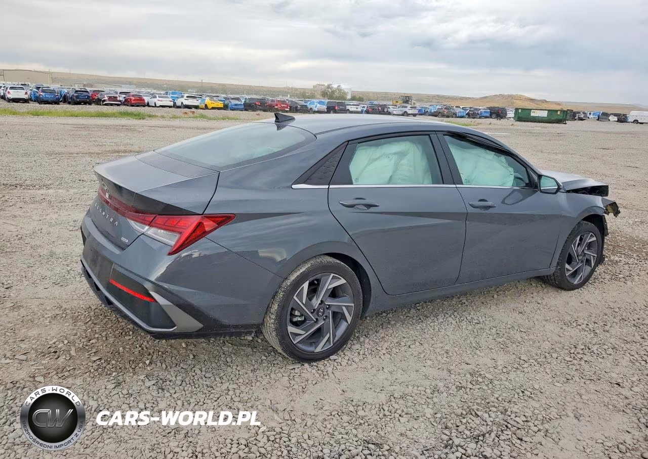2026 Hyundai Elantra Limited VIN:KMHLN4DJXTU187765 - 3
