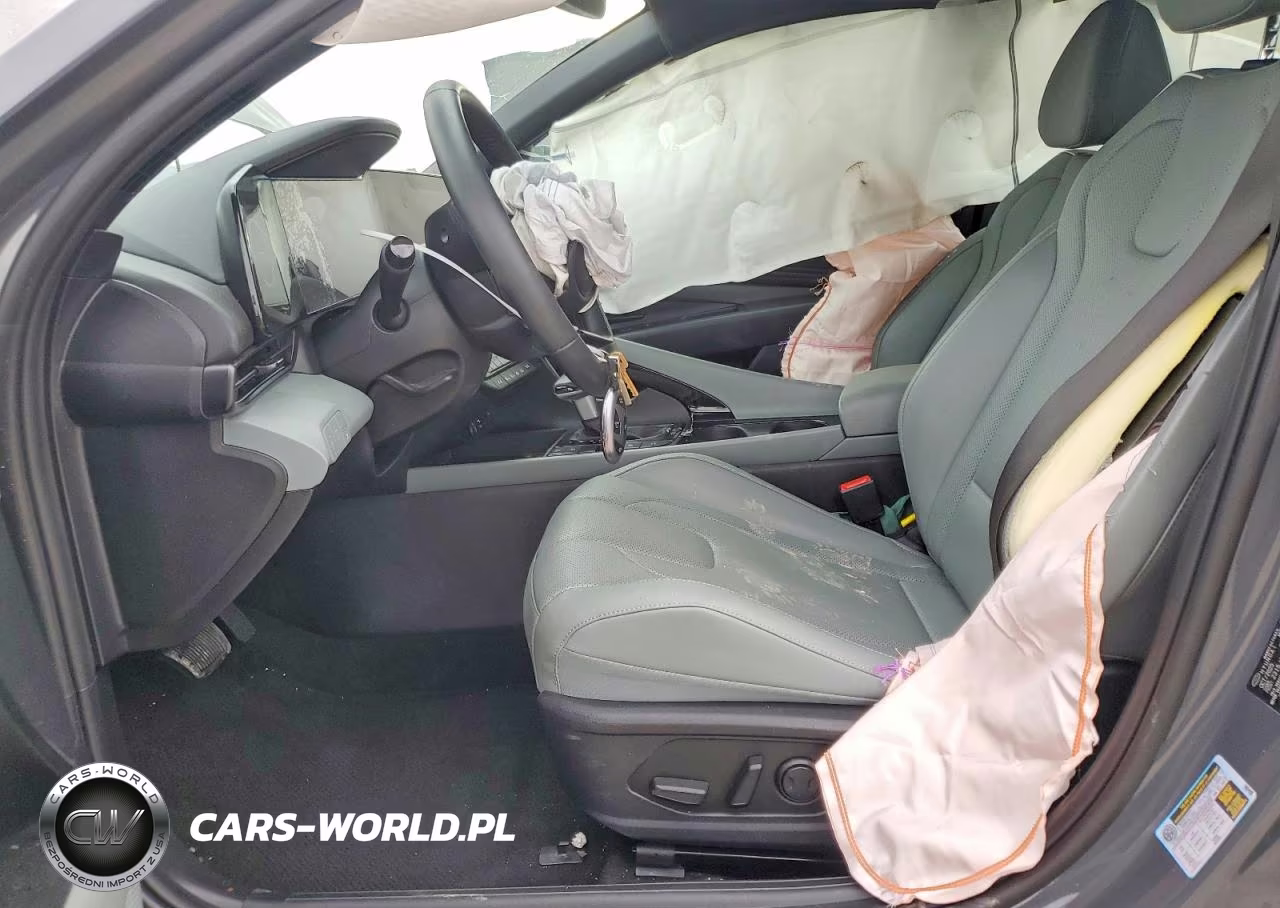2026 Hyundai Elantra Limited VIN:KMHLN4DJXTU187765 - 7