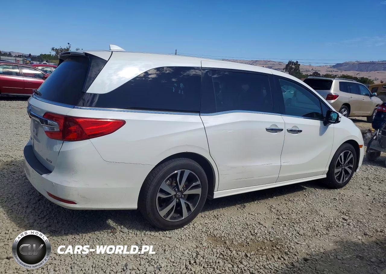 2018 Honda Odyssey Elite VIN:5FNRL6H99JB084777 - 3