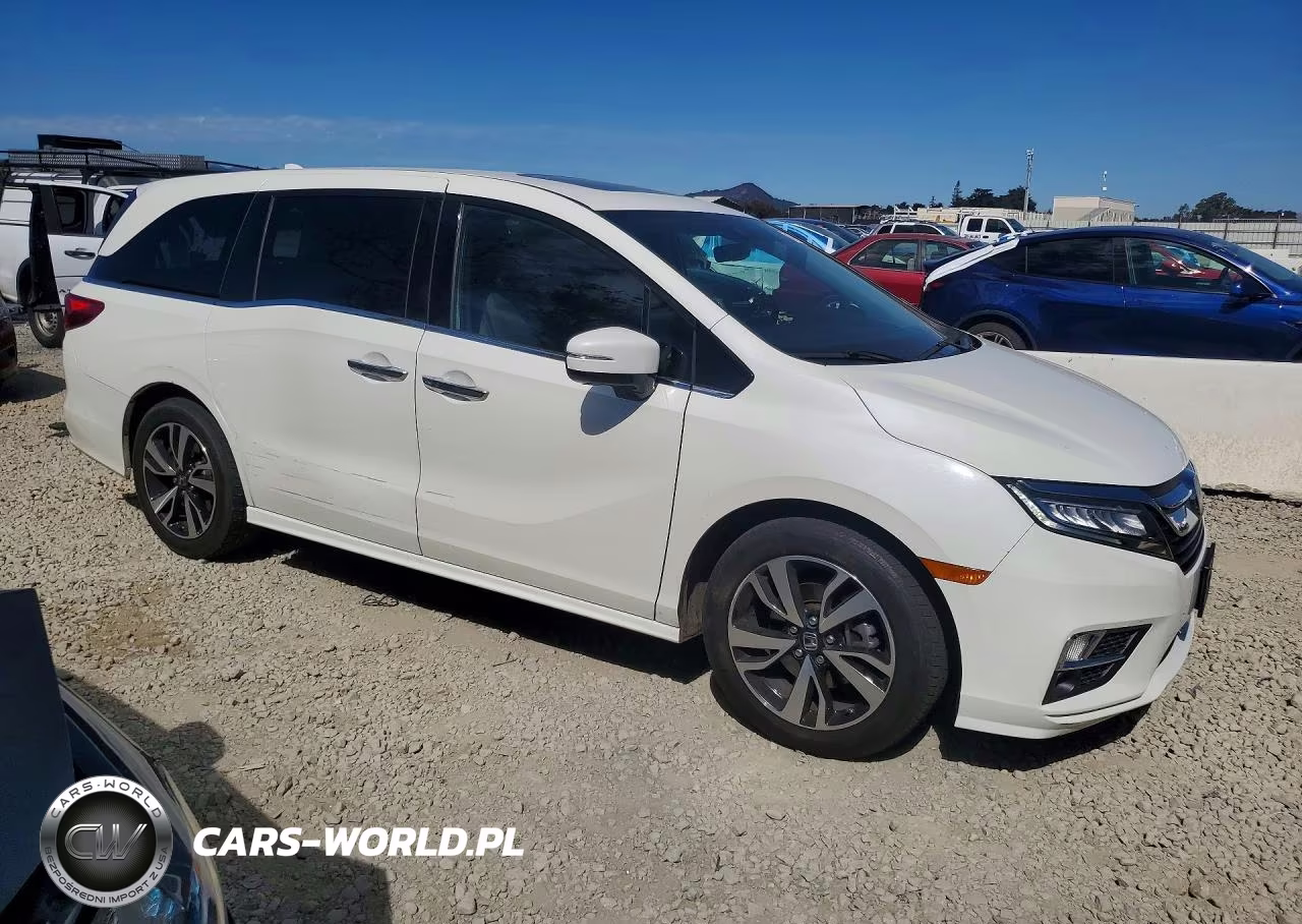 2018 Honda Odyssey Elite VIN:5FNRL6H99JB084777 - 4