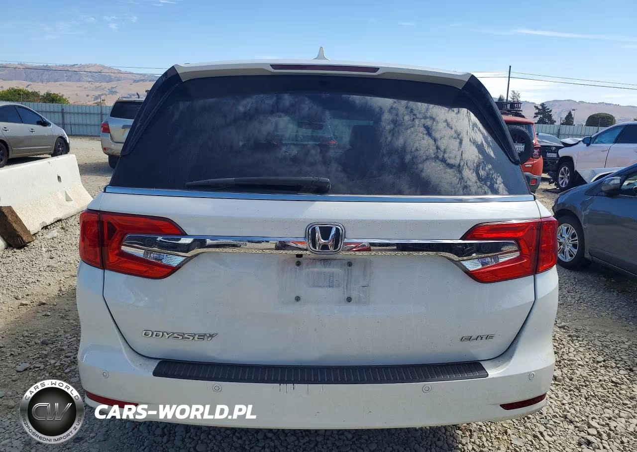 2018 Honda Odyssey Elite VIN:5FNRL6H99JB084777 - 6