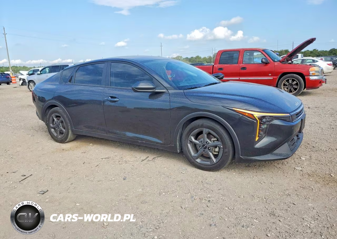 2025 Kia K4 Lxs VIN:3KPFT4DE5SE033861 - 4