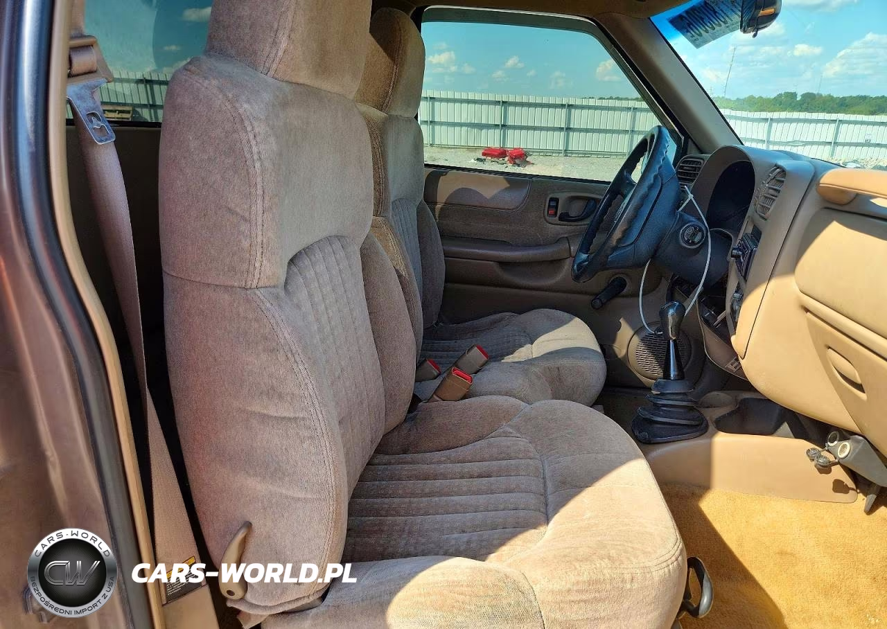 1998 Chevrolet S10 VIN:1GCCS1440W8104413 - 10