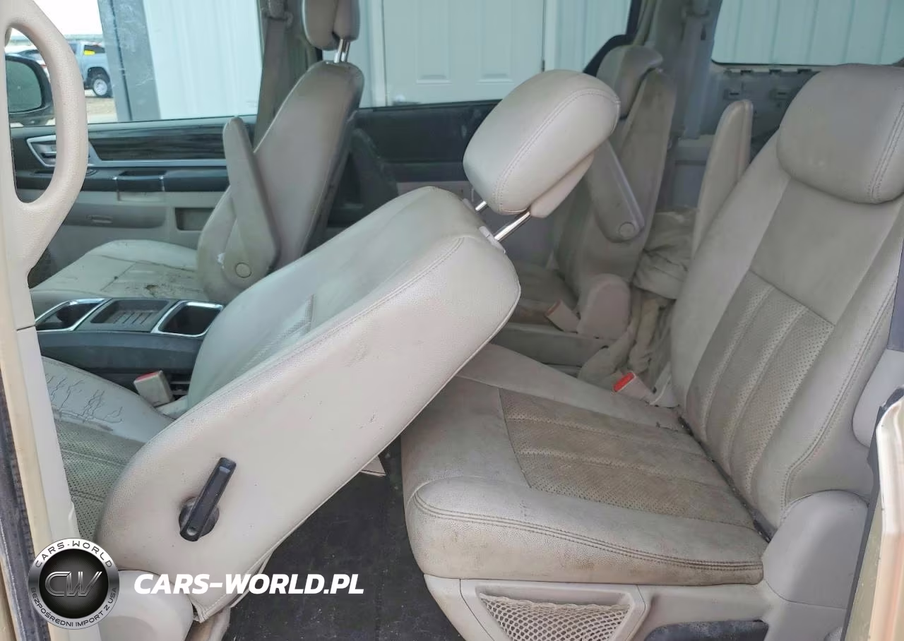 2010 Chrysler Town & Country Touring VIN:2A4RR5D19AR299194 - 11