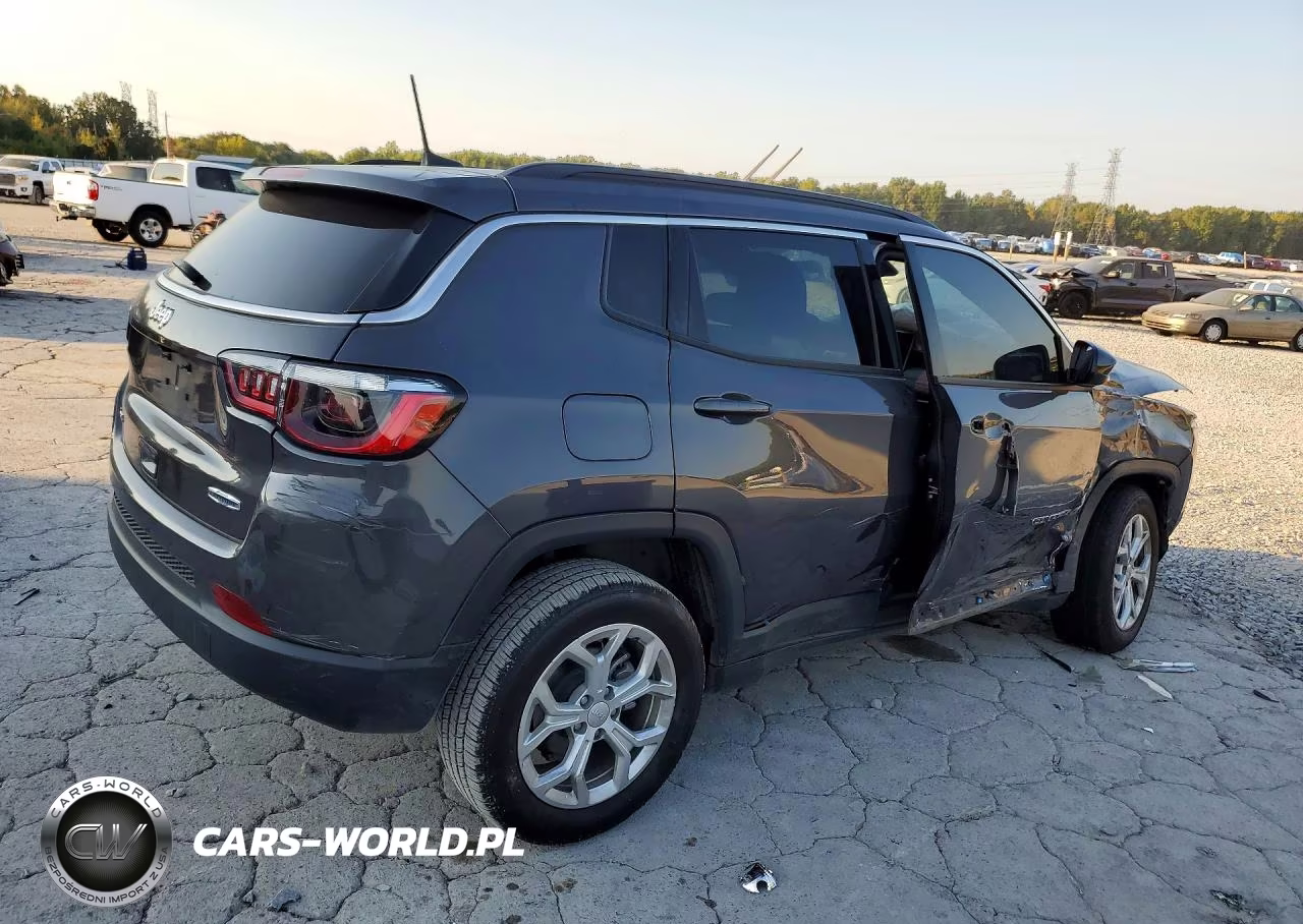 2024 Jeep Compass Latitude VIN:3C4NJDBN0RT119900 - 3