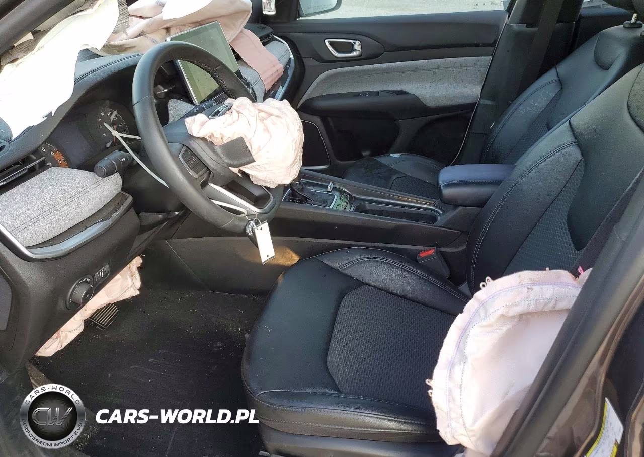2024 Jeep Compass Latitude VIN:3C4NJDBN0RT119900 - 7