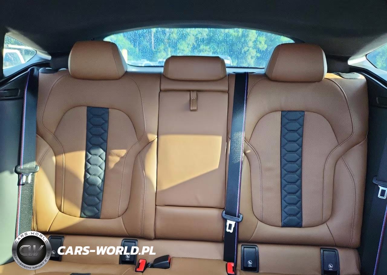 2021 BMW X6 M VIN:5YMCY0C06M9F19776 - 10