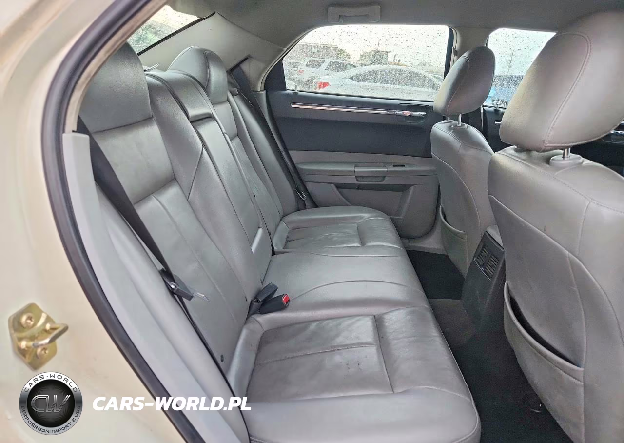 2007 Chrysler 300 Touring VIN:2C3KA53G27H637560 - 10