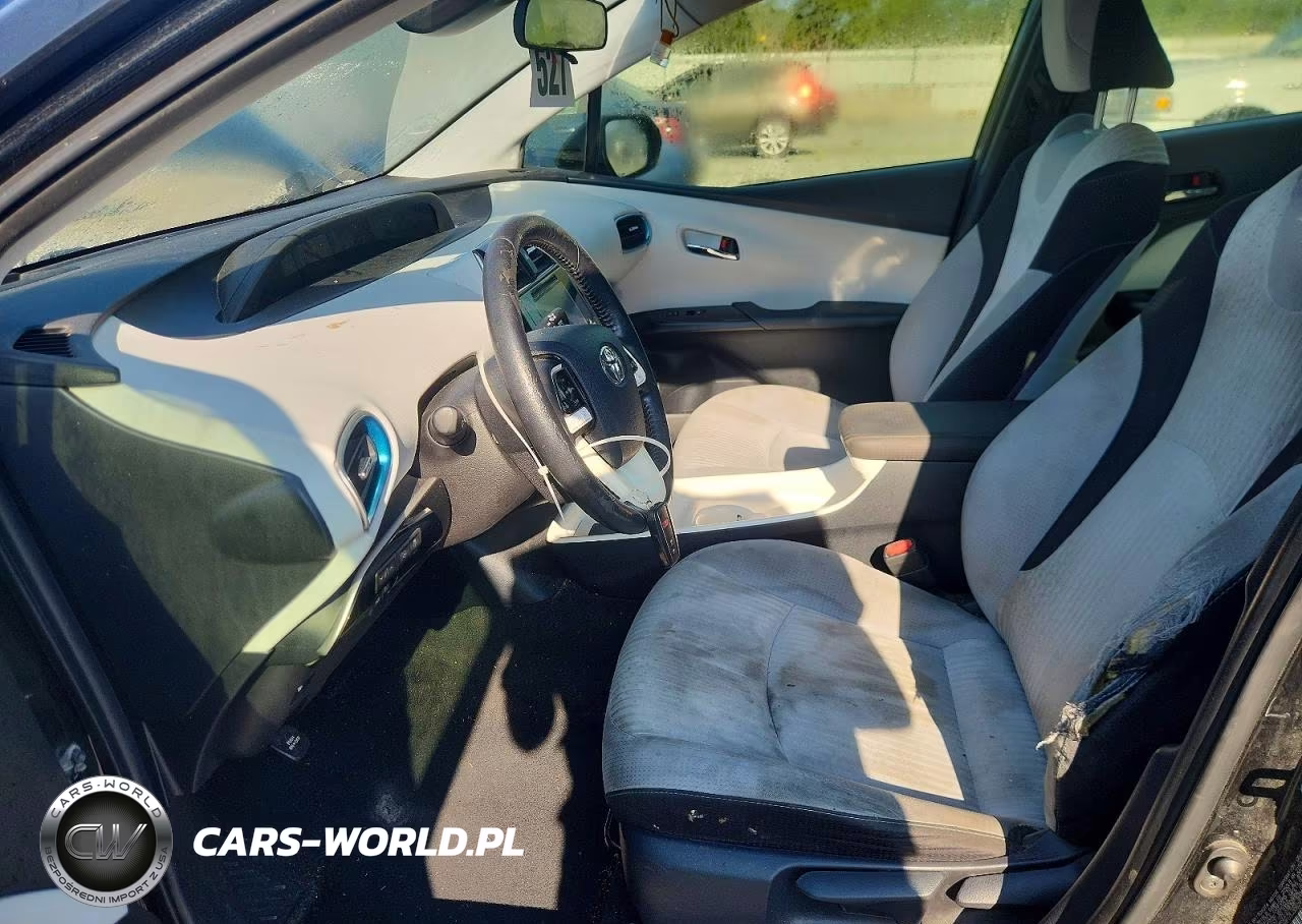 2018 Toyota Prius Three VIN:JTDKARFU3J3062416 - 7