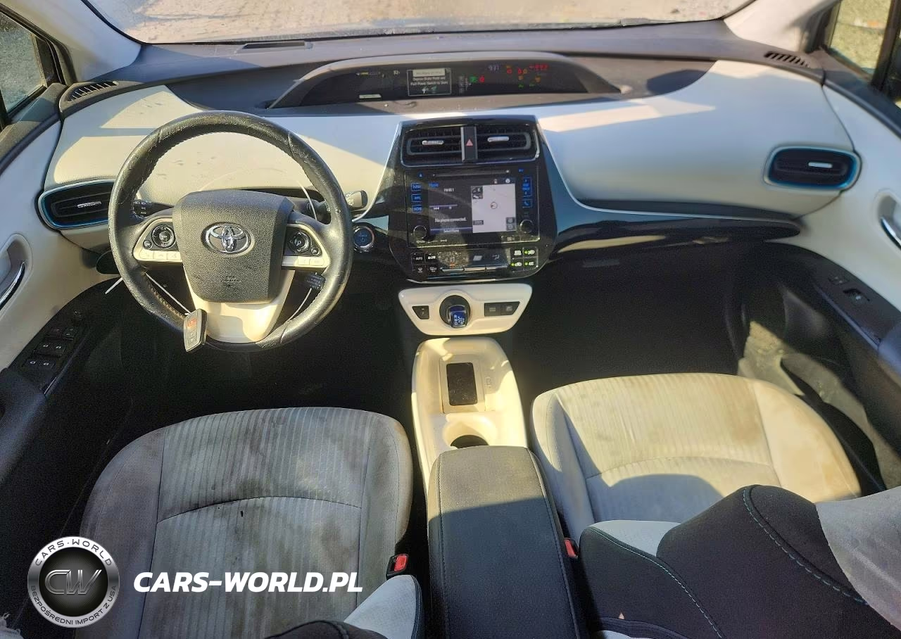 2018 Toyota Prius Three VIN:JTDKARFU3J3062416 - 8