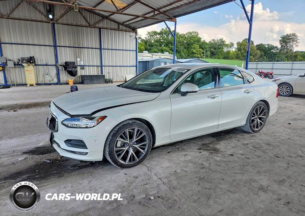 2017 Volvo S90 T6 Momentum