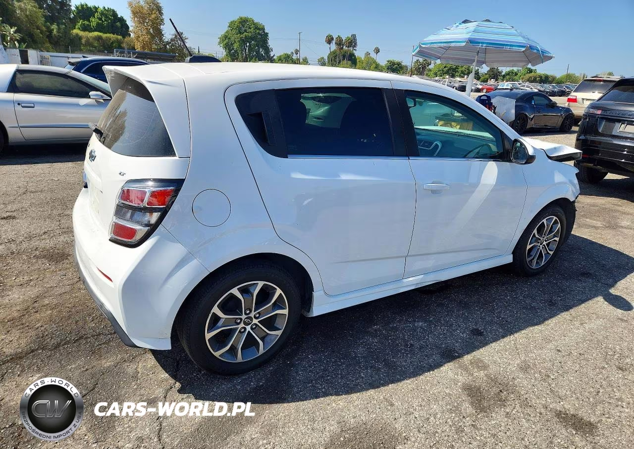 2018 Chevrolet Sonic Lt VIN:1G1JD6SB1J4125697 - 3