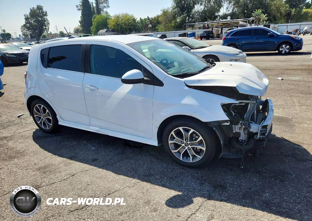 2018 Chevrolet Sonic Lt VIN:1G1JD6SB1J4125697 - 4
